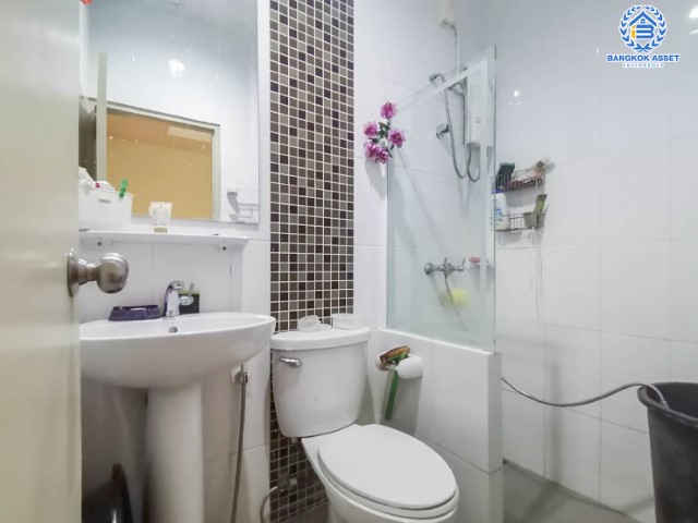 *****ทาวน์เฮ้าส์มือสองย่านกรุงเทพมหานคร ม.ภูมิชนก เพชรเกษม67 บนเนื้อที่ 21.2 ตร.ว. ฟังก์ชัน 3 ห้องนอน 3 ห้องน้ำ 1 ที่จอดรถ แถมฟรี! 2 เครื่องปรับอากาศ 2 เครื่องทำน้ำอุ่น ทำเลแห่งการเดินทาง ติดบิ๊กซีเพชรเกษม และแม็คโครเพชรเกษม เพียง 12 นาที ก็ถึงรถไฟฟ้าสายสีน้ำเงิน "สถานีหลังสอง"